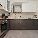 Camelia Apartman *